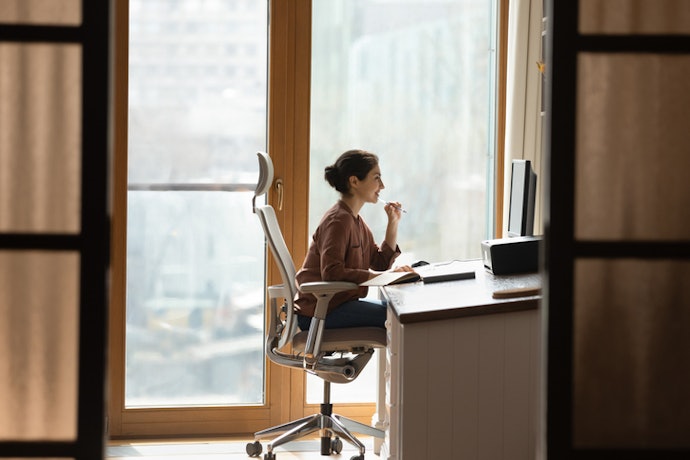 Quer Aliviar Tensão nos Ombros e no Pescoço? Escolha a Cadeira Ergonômica com Braços Reguláveis