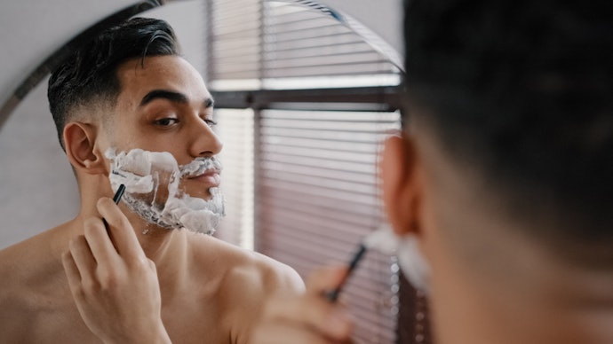 Para Levar o Barbeador com Você, Opte Por Aparelhos de Barbear Descartáveis