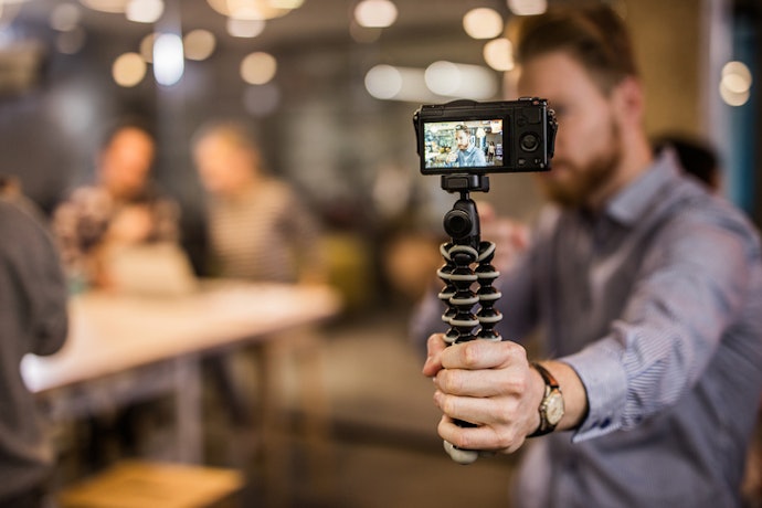 Para Filmagens Básicas, Opte por uma Câmera para Gravar Vídeo Compacta
