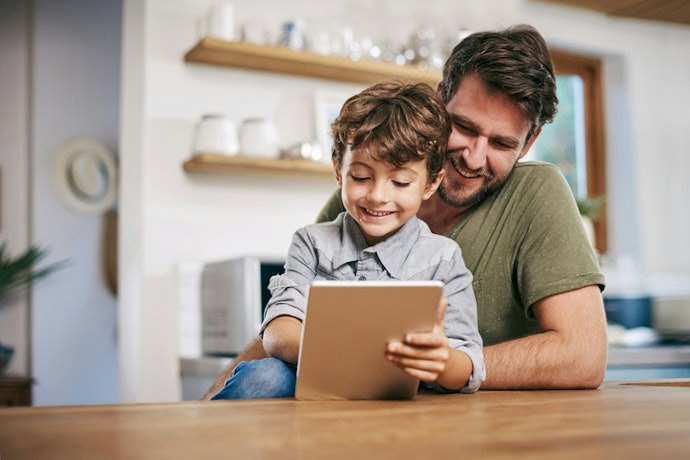 Para Vídeos e Aplicativos Educativos, Prefira Tablets com Pelo Menos 2 GB de RAM e 32 GB