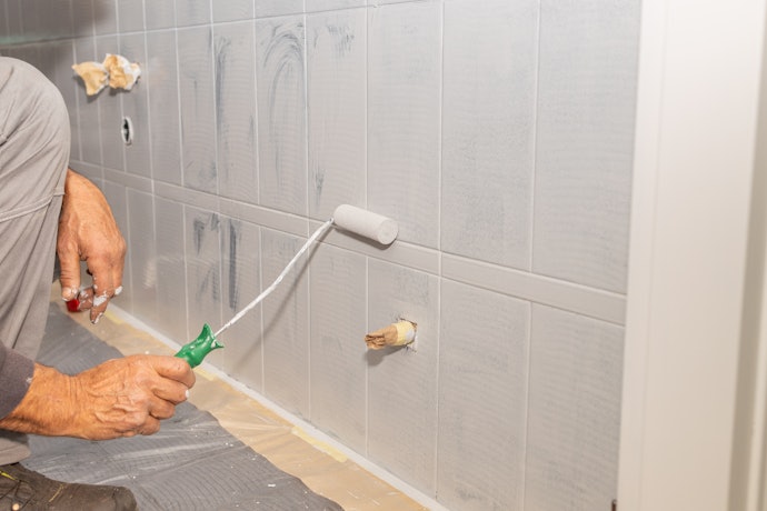 Se Quiser Usar na Cozinha ou no Banheiro, Escolha uma Tinta Acrílica Epóxi