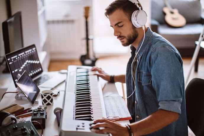 Para Produzir Música no Computador, Opte por um Controlador MIDI