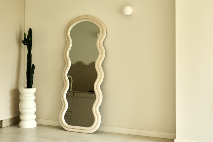 Para Decoração em Salas e Áreas Comuns, Opte por Espelhos Orgânicos