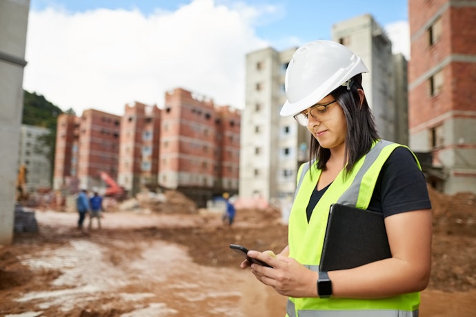 Trabalha em Obras ou na Rua? Escolha um Celular Resistente com Certificação IP68