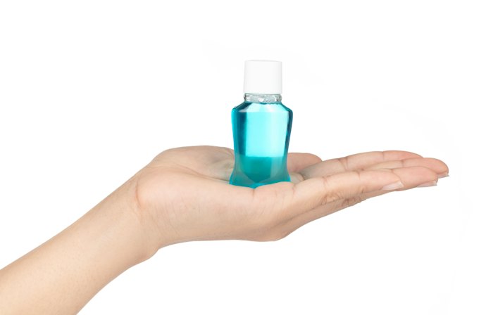 Quer Levar na Bolsa? Prefira Enxaguante Bucal Pequeno de 60 ml