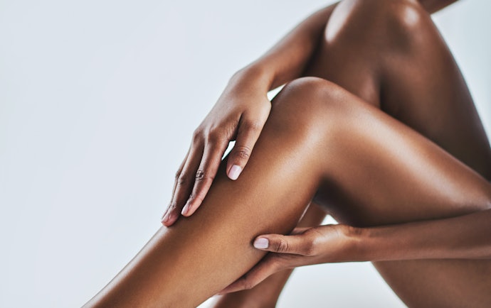 Busca Creme para Celulite e Lipedema? Prefira Fórmulas com Extrato de Chá-Verde e Niacinamida