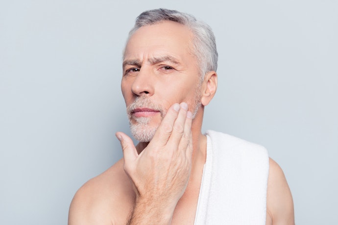 Barbas com Pelos Brancos: Opte por um Shampoo que Condicione e Tire o Amarelado