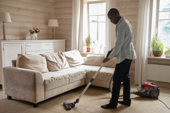 Para Faxinas Pesadas ou Casas com Tapetes e Carpetes, Prefira um Aspirador de Pó Convencional