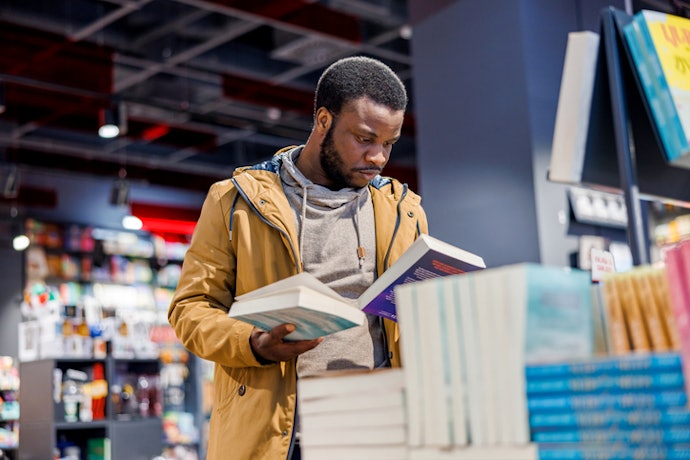 Para Encontrar os Melhores Livros de Sci-fi, Procure em Listas de Mais Vendidos