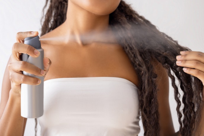Para Cabelos Ressecados, Escolha Shampoo a Seco com Glicerina, Pantenol ou Óleos Leves