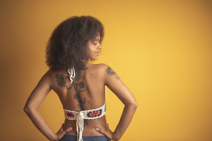 Gosta de Criar Looks Diferenciados? Considere a Blusa de Crochê ou Tricot