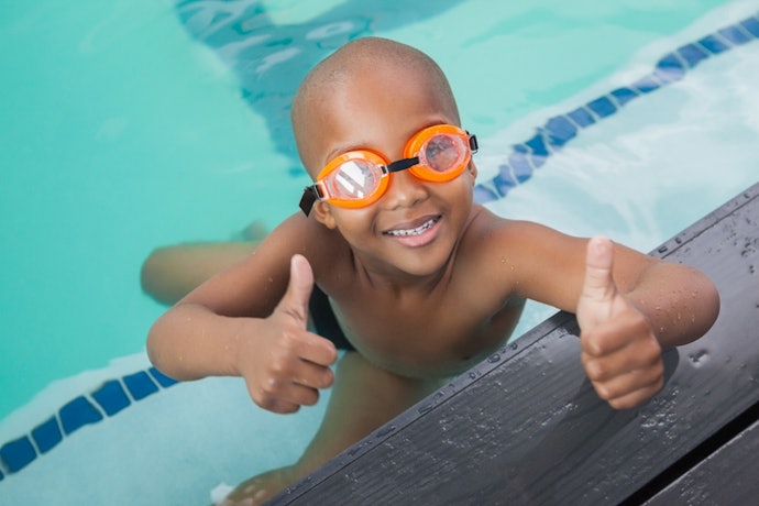 Para Usar em Piscina Interna ou com Baixa Luminosidade, Escolha Lente Transparente ou Clara