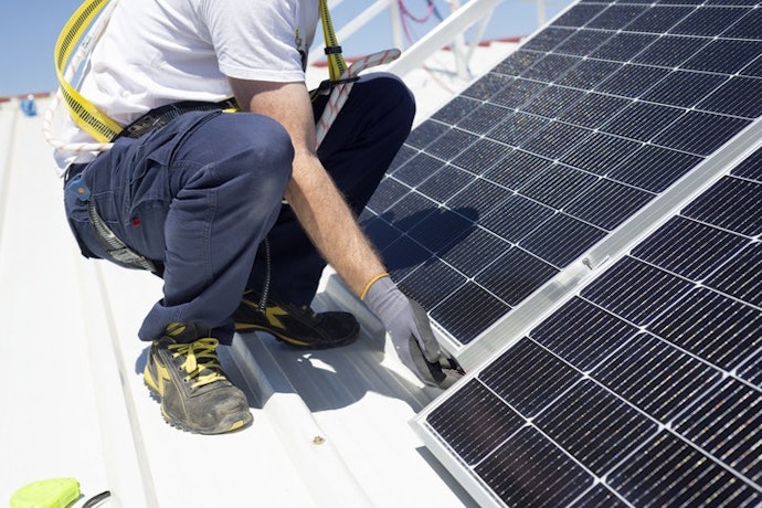 Para Telhados Pequenos, Opte por uma Placa Solar Monocristalina