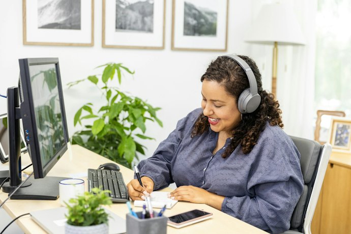Para Ambiente Silenciosos, Prefira um Fone de Ouvido para Home Office com Microfone Embutido