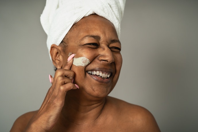 Se Você Busca um Kit de Skincare para Pele Madura, Prefira Fórmulas com Ácido Hialurônico