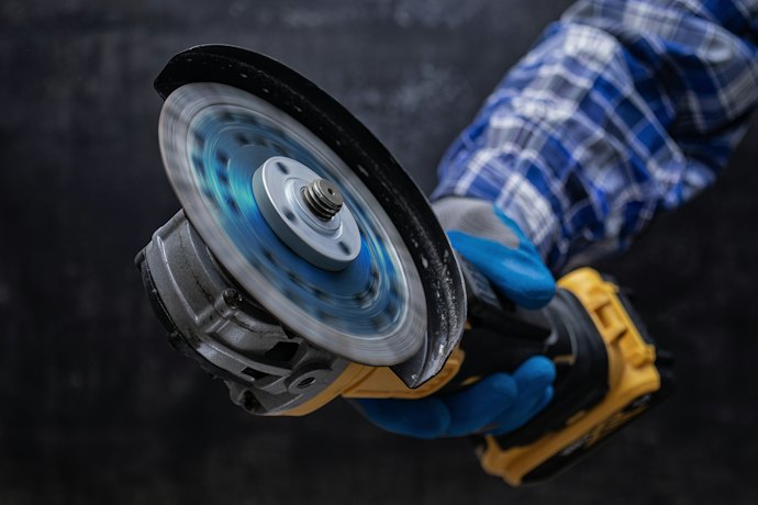 Se Precisa de Cortes Profundos em Grande Escala, Opte por Discos de 7" ou 9" (180 a 230 mm)
