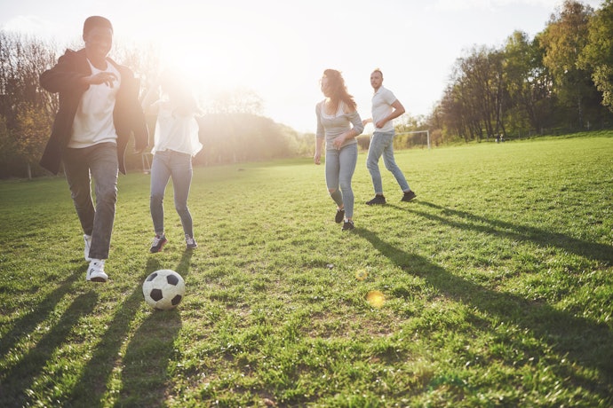 Bola de Futebol de Campo: para Solos com Irregularidades, Deve Ser Macia e Pingar Mais