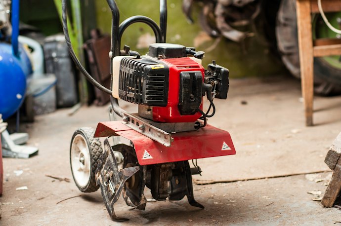 Para Hortas e Pequenas Áreas, Considere Motocultivadores Compactos