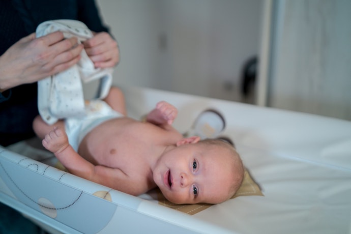 Para Evitar que o Bebê Role Até as Bordas, Prefira Trocadores com Laterais Elevadas