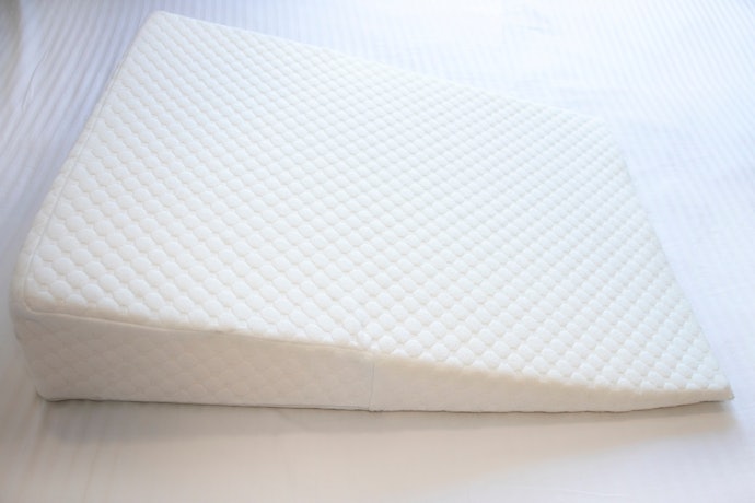 Para Reduzir o Desconforto do Refluxo Durante a Noite, Prefira um Travesseiro Antirrefluxo