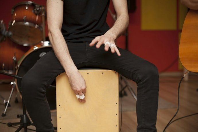 Para Tocar em Diferentes Estilos Musicais, Prefira um Cajon Tradicional