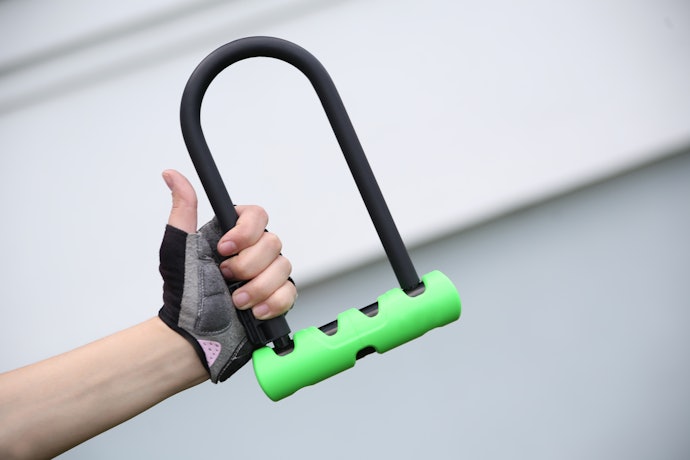 Trava em U (U-Lock): Resistente, mas Pode Ser Difícil Carregar no Dia a Dia