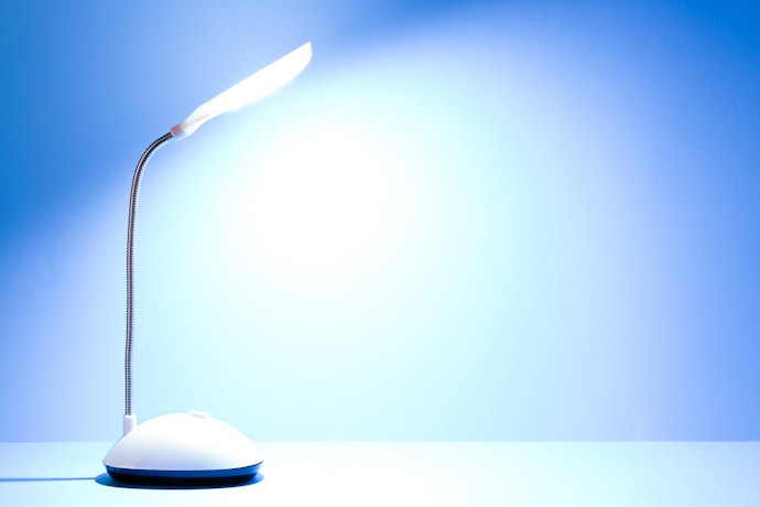 Luminária de Mesa LED: Econômica, Não Esquenta e Tem Mais Recursos