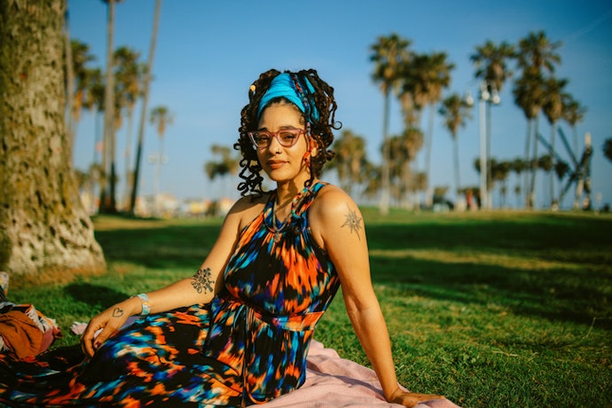 Se o Seu Estilo É Criativo, Prefira um Vestido Longo Listrado ou Estampado
