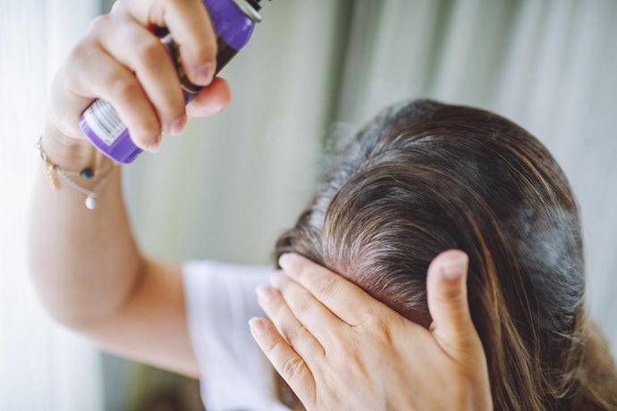 Se Busca Shampoo a Seco para Cabelo Oleoso, Prefira Opções com Amido de Arroz, Sílica ou Argila