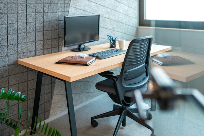 Se Gosta de Design Urbano e Moderno, Opte por uma Mesa de Escritório Industrial
