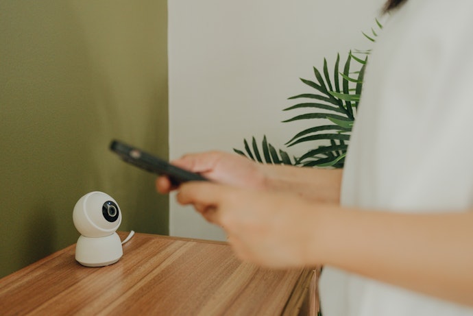 Para Monitorar Bebês ou Pets Dentro de Casa, Prefira Câmeras Intelbras de Mesa
