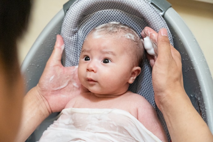 Para Cuidar do Couro Cabeludo, Escolha Shampoos que Tratem a Crosta Láctea