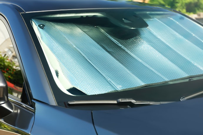 Para Evitar o Aquecimento ao Estacionar: Modelos para Para-brisa com Materiais Refletivos