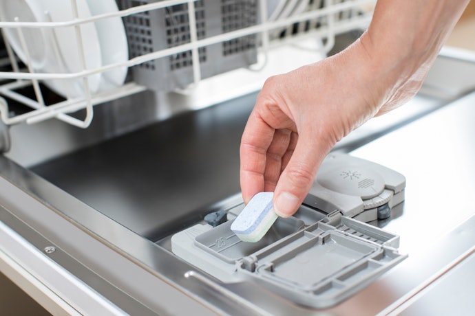 Quer uma Dose Pronta por Ciclo? Opte por Detergente Lava-Louças em Tabletes ou Pastilhas