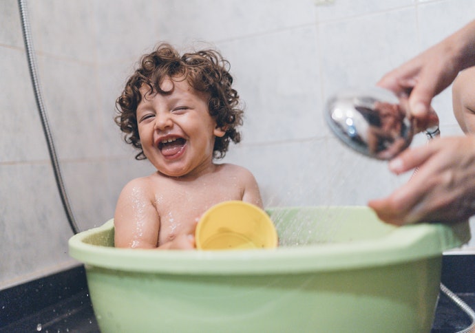Se Não Quiser Gastar Mais de R$ 100, Prefira uma Banheira de Bebê Tradicional