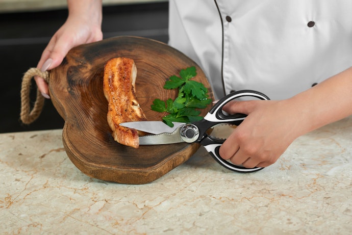 Tesoura de Cozinha Multiuso: Útil para Preparar Diferentes Receitas