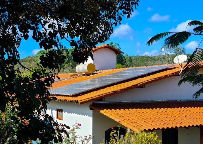Para Instalar em Telhados Residenciais, Escolha uma Placa Solar de 500 W