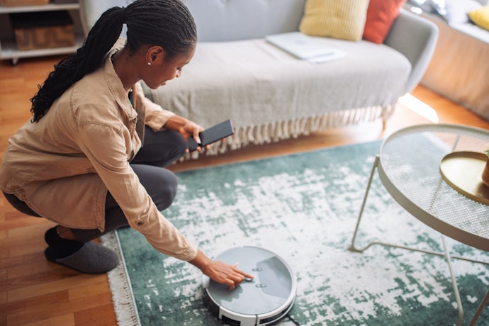 Para Controlar Remotamente, Escolha um Robô Aspirador Inteligente com Conexão Wi-Fi e App