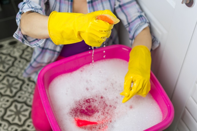 Para Sujeira Pesada ou Banheiro Grande, Prefira um Produto Diluível para Limpar Azulejos