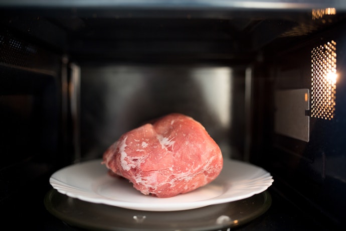 Prepara e Descongela Alimentos com Frequência? Escolha Micro-ondas de 20 L de 1000 W ou Mais