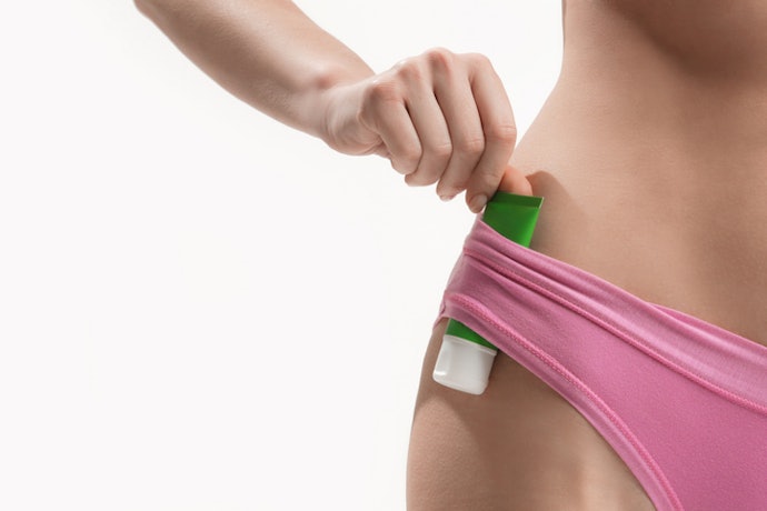 Vai Usar o Clareador na Virilha e nas Axilas? Prefira um Produto em Sérum ou Creme Fluido