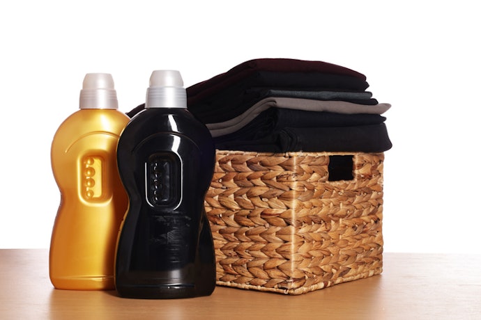 Quer Cor Intensa sem Aspecto Desbotado? Prefira um Sabão Líquido para Roupas Escuras