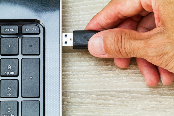 Tipo de Entrada: Opte por Headsets para Trabalho com Fio Trançado e Conector USB para Mais Resistência