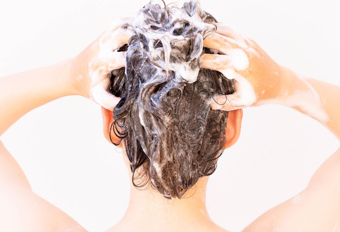Para Cabelos Oleosos, Shampoos Profissionais com Ácido Salicílico São Ideais