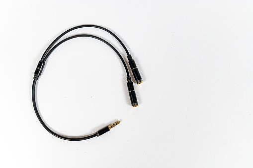 Cabo P2 x P3: Com Microfone e Ideais para Adaptar Headsets Gamer