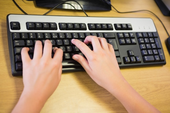 Para Jogos Competitivos ou Programação: Escolha um Teclado Mecânico com Fio e Switch Linear
