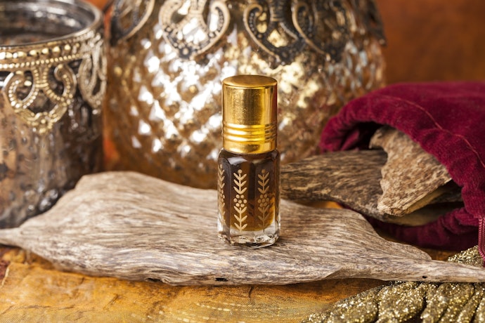 Para um Rastro Marcante que Projeta à Distância, Prefira um Perfume Feminino Árabe