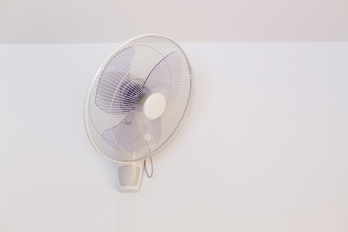 Para Economizar Espaço em Ambientes com Muita Circulação, Opte por Ventiladores de Parede