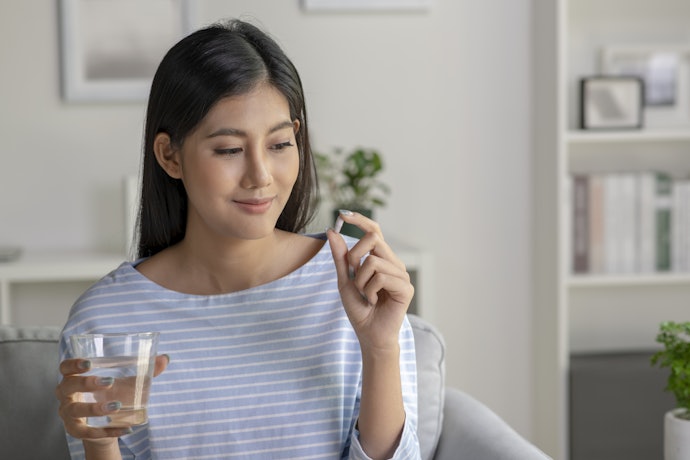 Para Adultos, as Doses Vão de 500 mg a 2 g por Dia