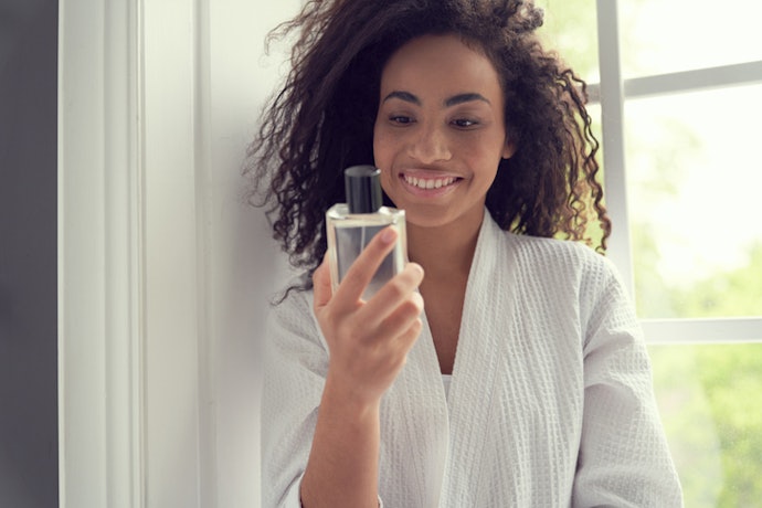 Para o Dia a Dia: Prefira Colônias Leves e com Notas Frescas, como a Linha Instance